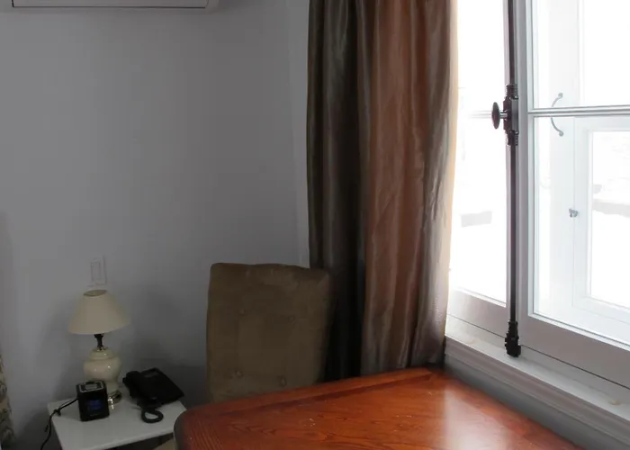 Au Petit Hotel